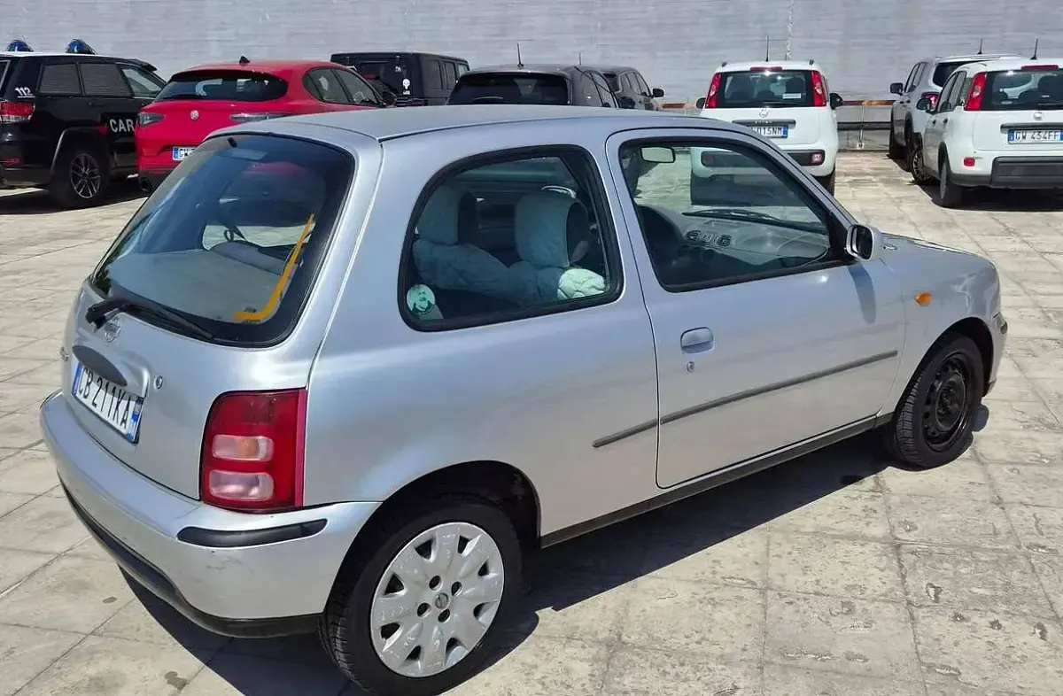 Usata Nissan Micra Comfort 60 CV (44 kW) 2002 Grigio Utilitaria