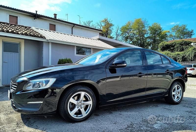 Usata Volvo S60 150 CV (110 kW) 2015 Nero Berlina
