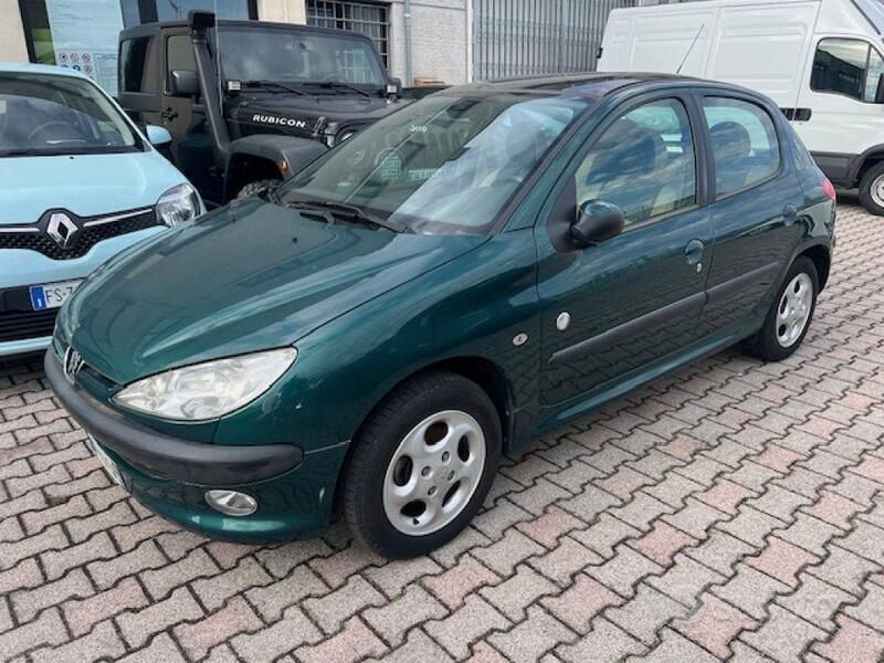 Verde Usata 2000 Peugeot 206 Roland Garros Tre volumi | 2900 € (Molto cara) - Immagine 1/2