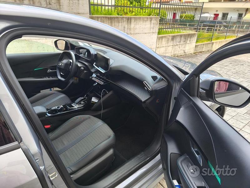 Usata Peugeot 208 Allure 100 kW (136 CV) 2021 Grigio Utilitaria