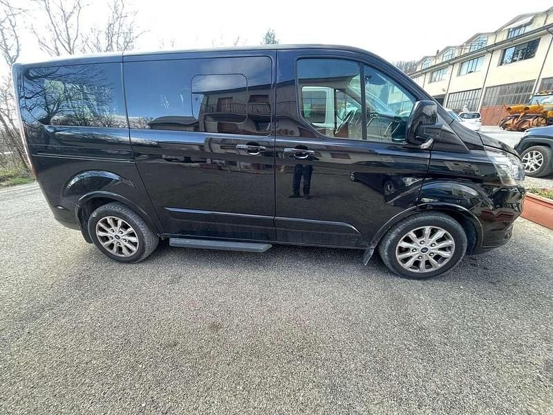 Usata Ford Tourneo Custom 131 CV (96 kW) 2019 Nero Furgone