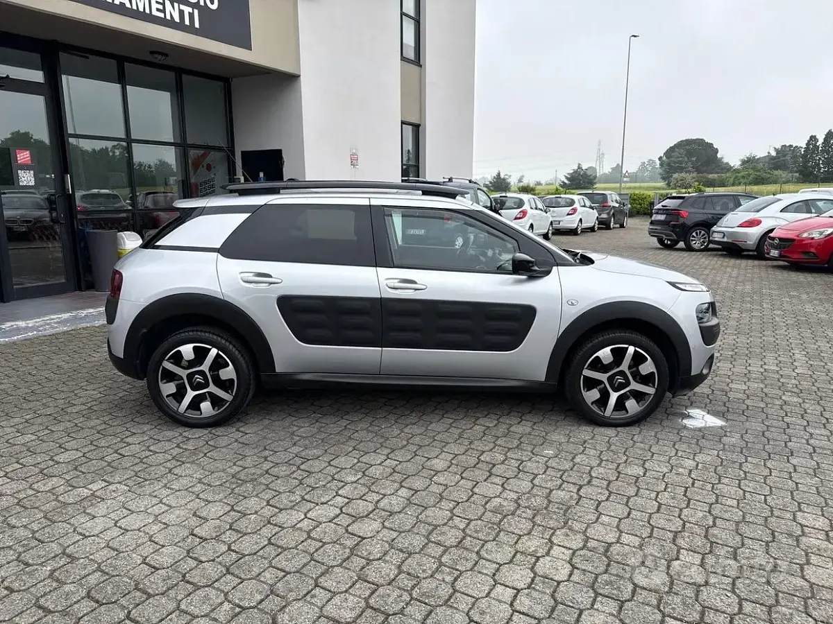 Usado Citroën C4 Shine 99 HP (72 kW) 2017 Cinzento SUV