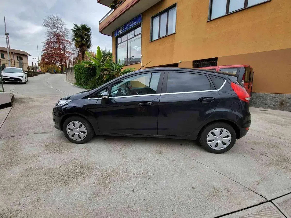 Usata Ford Fiesta Titanium 82 CV (60 kW) 2010 Antracite Berlina