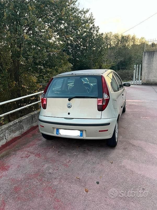Usata Fiat Punto 60 CV (44 kW) 2006 Utilitaria