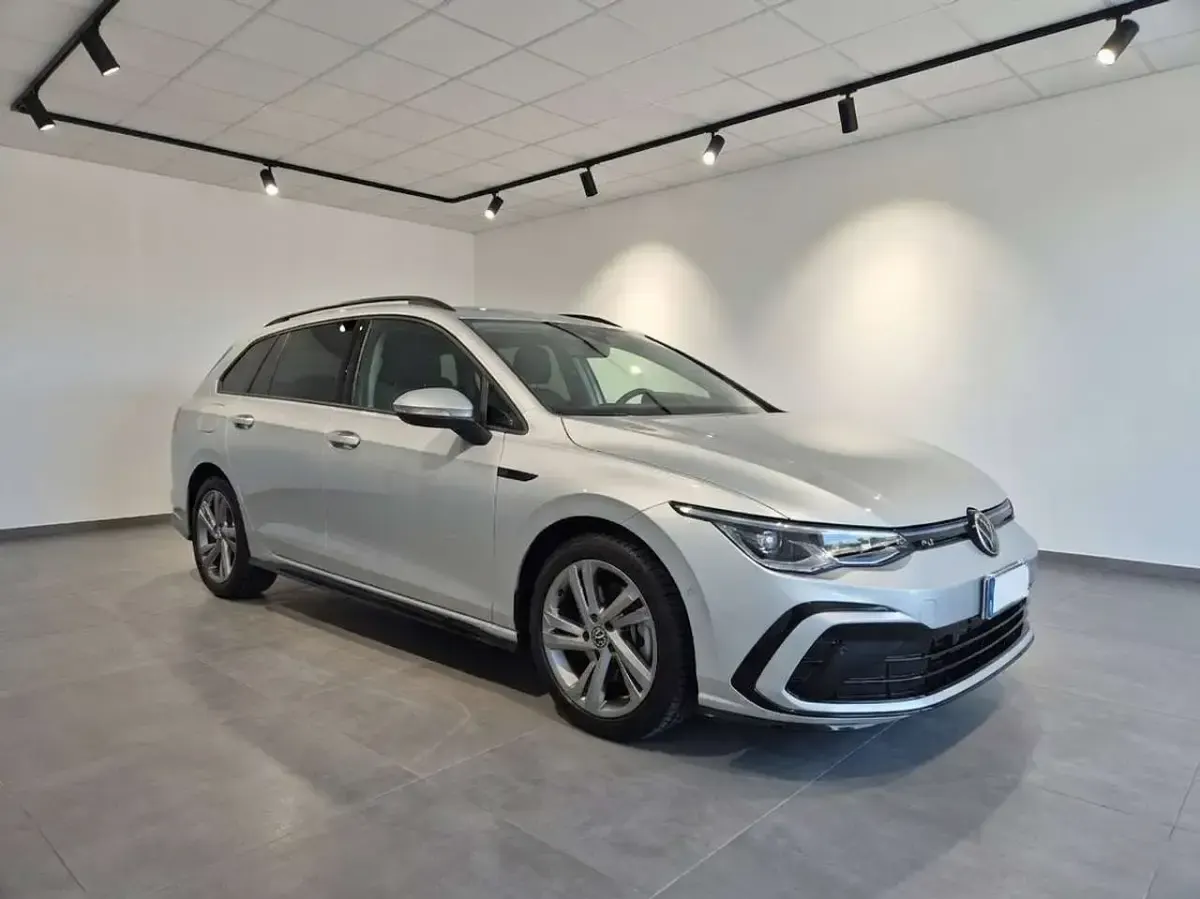 Usata VW Golf VIII R-line 150 CV (110 kW) 2023 Argento Station wagon