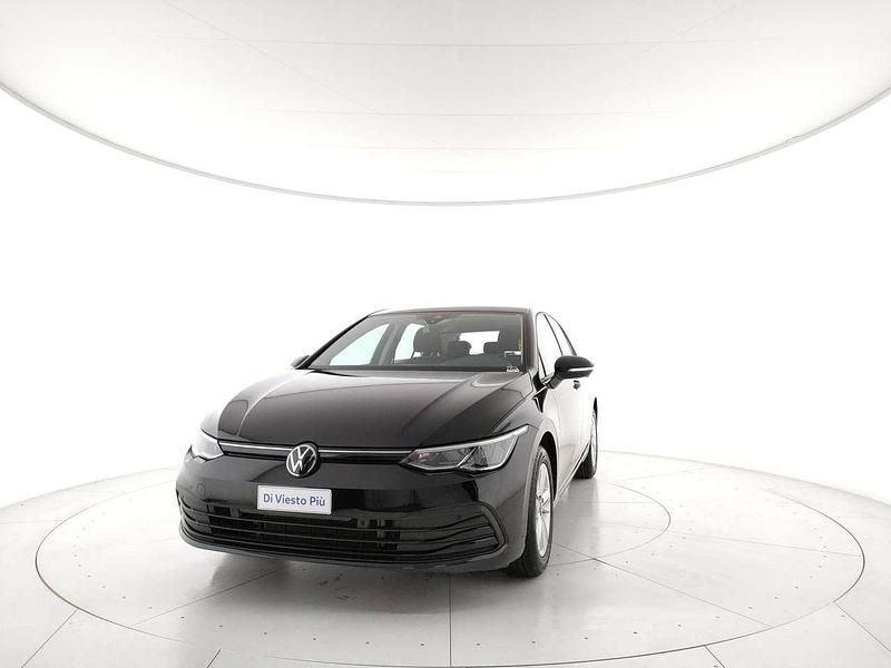 Deep black perlato Usata 2023 VW Golf VIII Life Tre volumi | 22.900 € (Buon prezzo) - Immagine 1/4