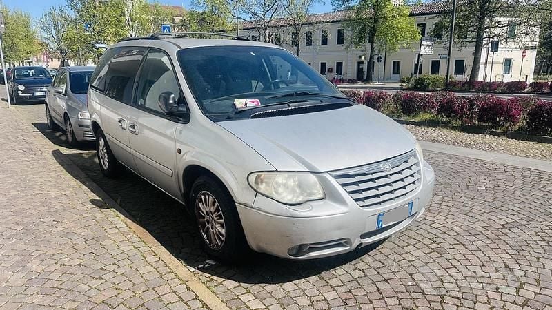 Usata Chrysler Voyager 2008 Grigio Monovolume