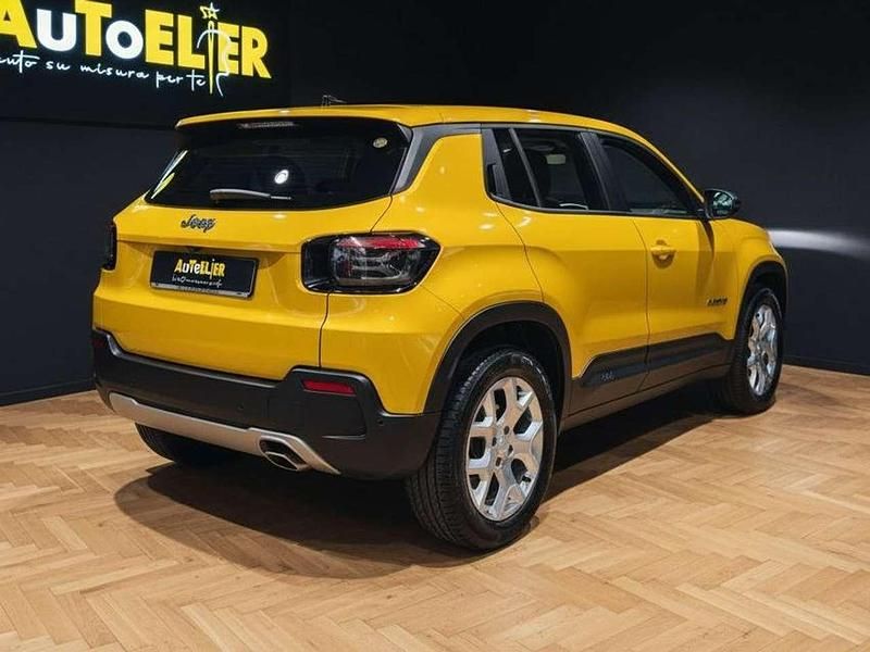 Begagnad Jeep Avenger Altitude 101 HK (74 kW) 2023 Guld SUV