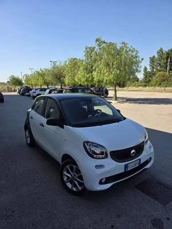 Usata Smart ForFour Prime 71 CV (52 kW) 2017 Bianco Utilitaria