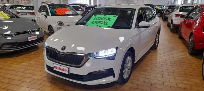 Usata Skoda Scala Ambition 116 CV (85 kW) 2020 Bianco magnolia / pastello Utilitaria