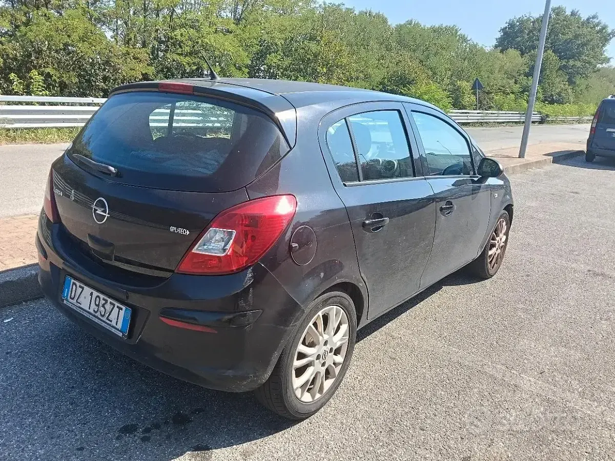 Usata Opel Corsa 80 CV (58 kW) 2009 Nero Utilitaria