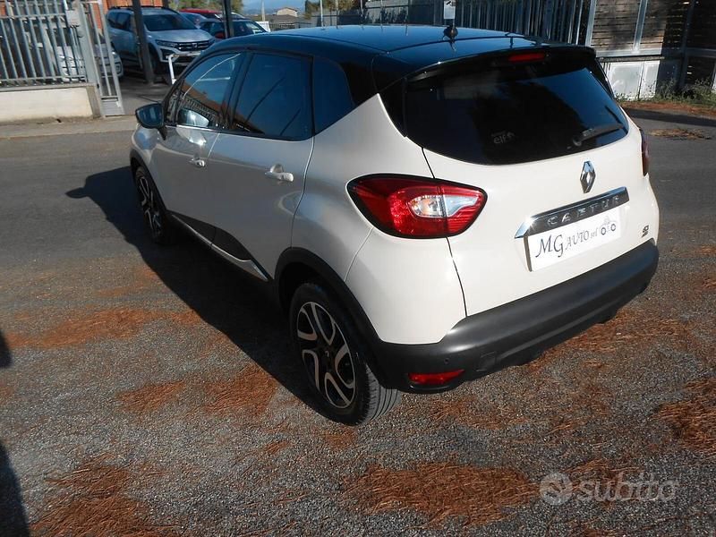 Usata Renault Captur Intens 90 CV (66 kW) 2015 Beige SUV