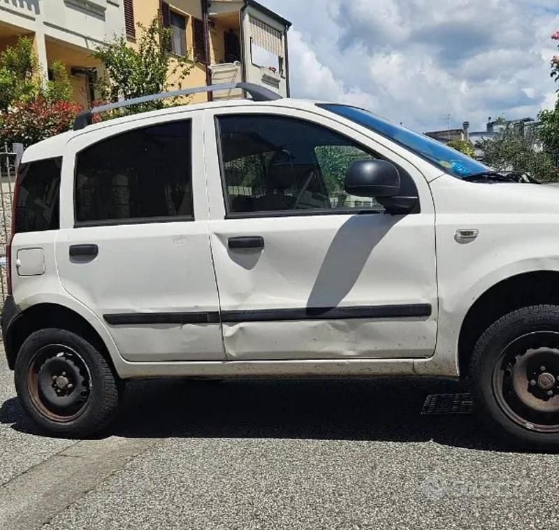 Usata Fiat Panda 4x4 69 CV (50 kW) 2010 Bianco Utilitaria
