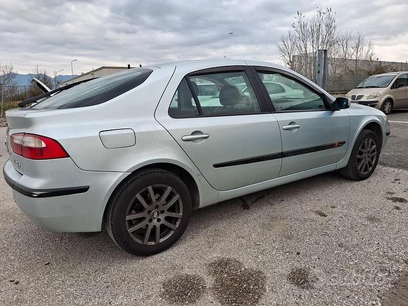 Usata Renault Laguna II 120 CV (88 kW) 2004 Grigio Berlina