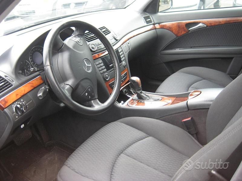 Usata Mercedes E270 Elegance 224 CV (164 kW) 2008 Nero Berlina