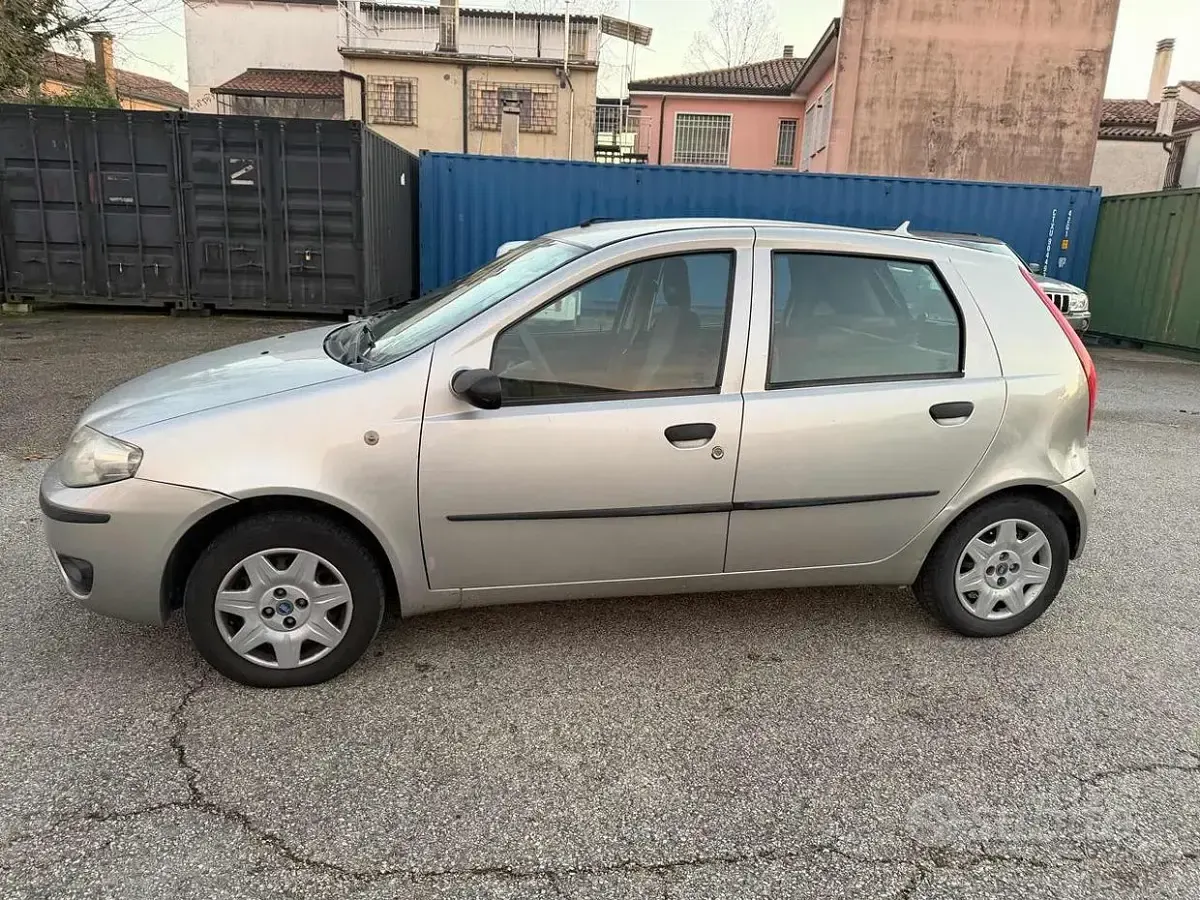 Usata Fiat Punto 60 CV (44 kW) 2005 Grigio Utilitaria