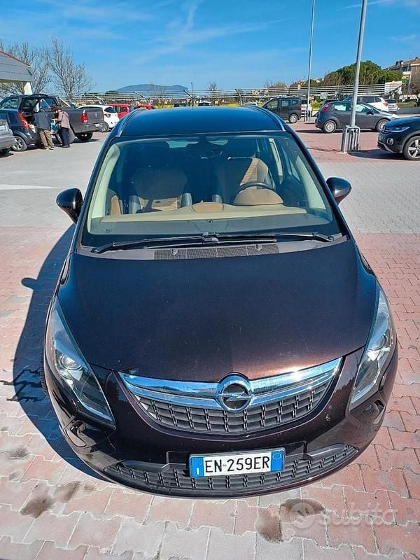 Usata Opel Zafira 2012 Marrone Monovolume