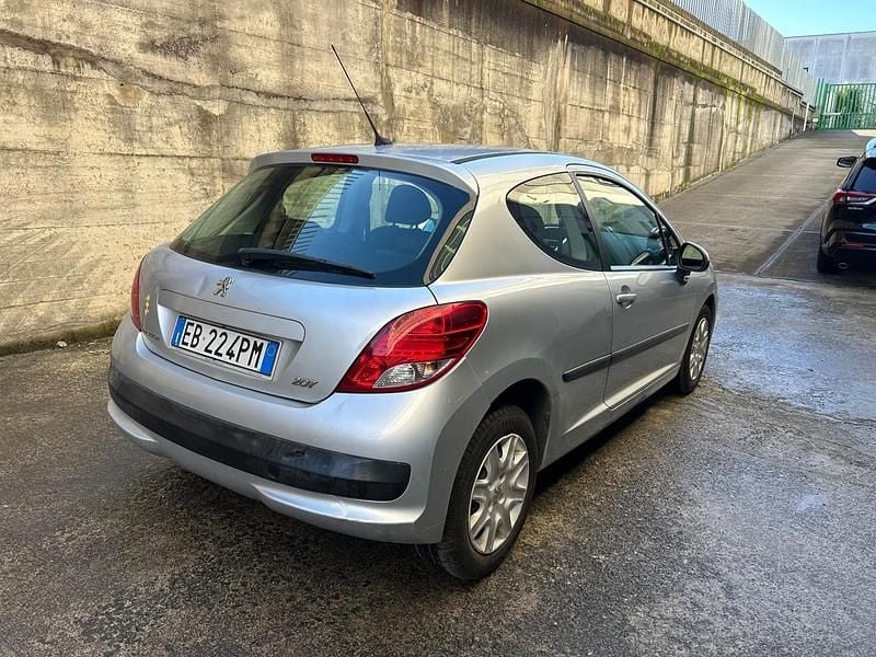 Occasion Peugeot 207 Sport 75 ch (55 kW) 2010 Argent Berline