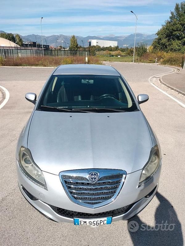 Usata Lancia Delta 130 CV (95 kW) 2013 Grigio Utilitaria