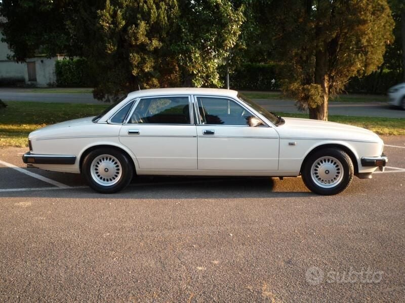 Usata Jaguar XJ 199 CV (146 kW) 1989 Bianco Berlina