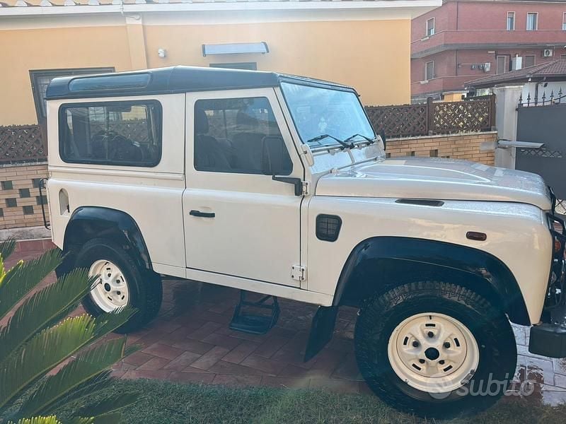 Bianco Usata 2009 Land Rover Defender SUV | 24.000 € - Immagine 1/4