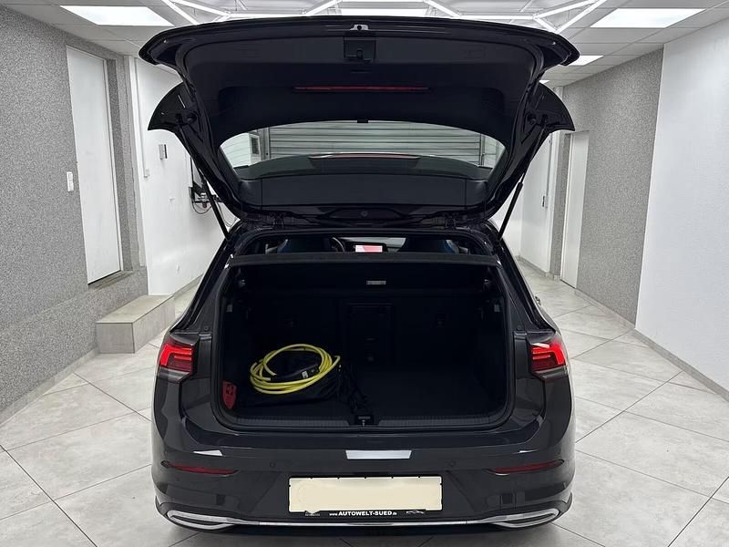 Usata VW Golf VIII GTE 150 CV (110 kW) 2021 Grigio Berlina