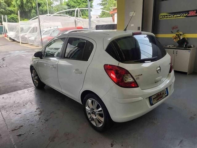 Usata Opel Corsa 95 CV (69 kW) 2011 Bianco Berlina