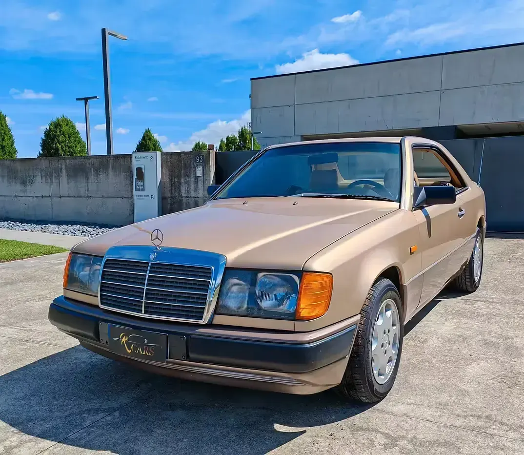 Usata Mercedes E300 188 CV (138 kW) 1988 Giallo Coupé