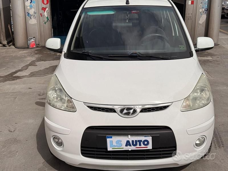 Usata Hyundai i10 Edition 69 CV (50 kW) 2013 Bianco Utilitaria