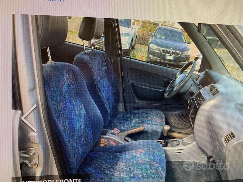 Usata Daihatsu Terios 83 CV (61 kW) 1999 Grigio SUV