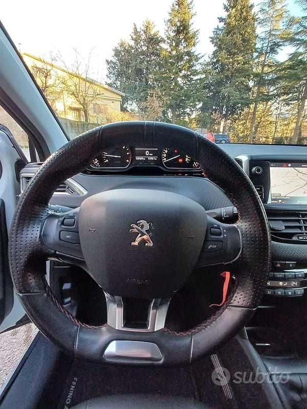 Usata Peugeot 208 GT-line 102 CV (75 kW) 2019 Bianco Utilitaria