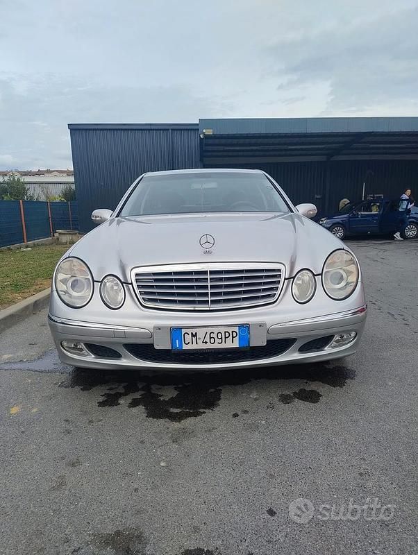 Usata Mercedes E220 2004 Grigio Berlina