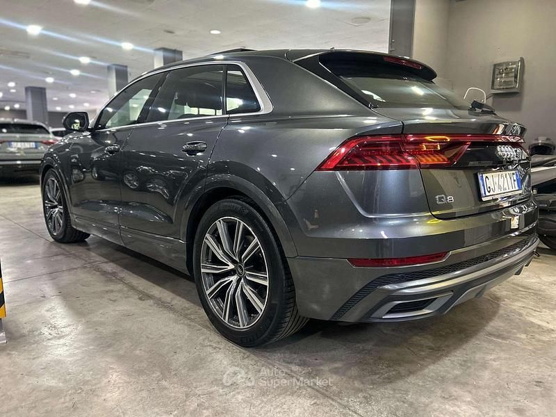 Usata Audi Q8 S-Line 286 CV (210 kW) 2022 Grigio SUV