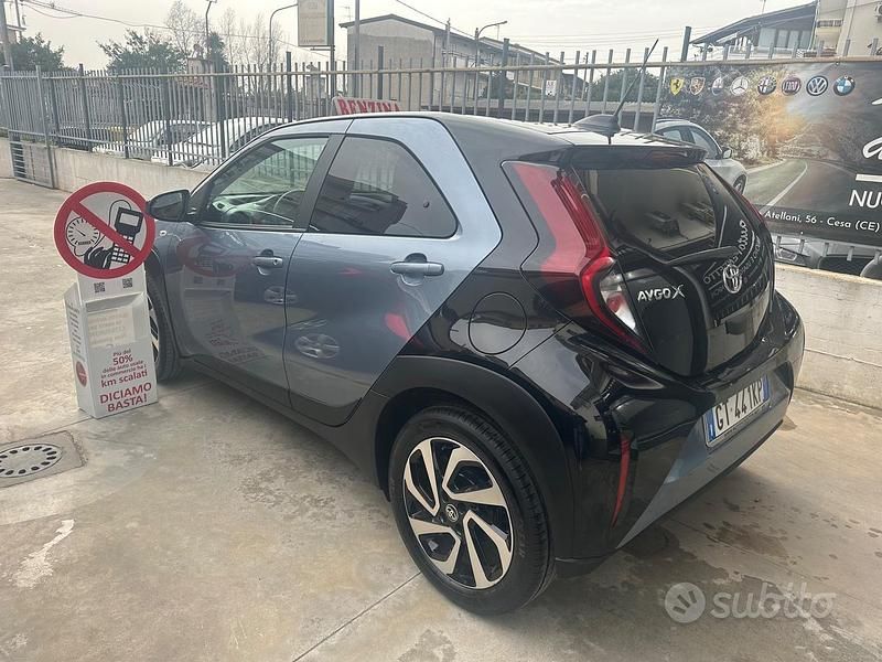 Usata Toyota Aygo X Lounge 72 CV (52 kW) 2024 Blu SUV
