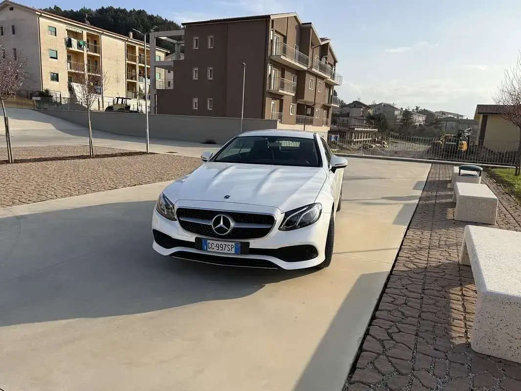 Usata Mercedes E220 Premium Plus 194 CV (142 kW) 2020 Coupé