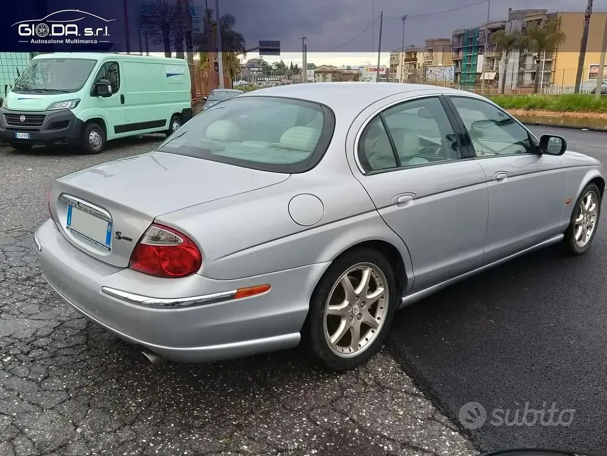 Usata Jaguar S-Type S 238 CV (175 kW) 2001 Grigio Berlina