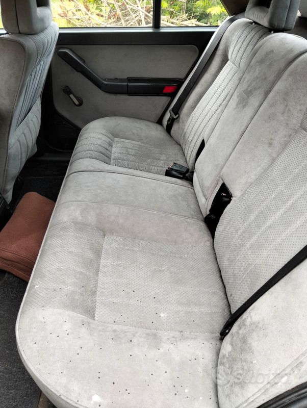 Nero Usata 1994 Lancia Dedra Tre volumi | 1500 € - Immagine 1/4