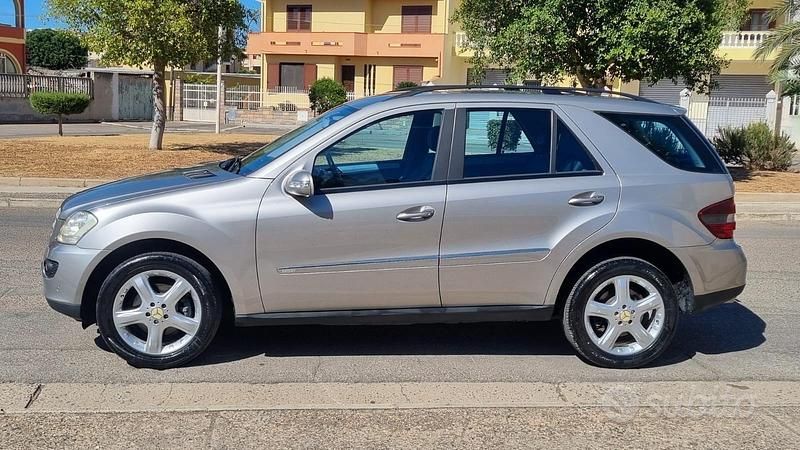 Usata Mercedes ML320 224 CV (164 kW) 2008 Marrone SUV