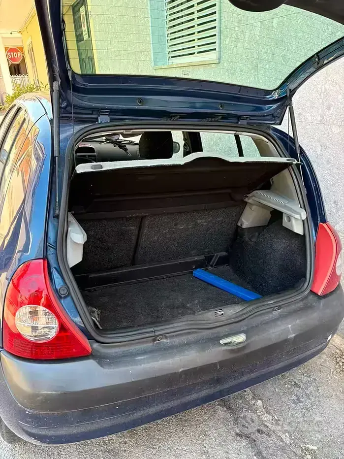 Usata Renault Clio 75 CV (55 kW) 2001 Bluazzurro Berlina