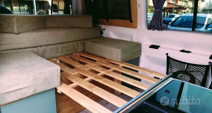 Usata VW Caravelle 102 CV (75 kW) 2002 Verde Monovolume