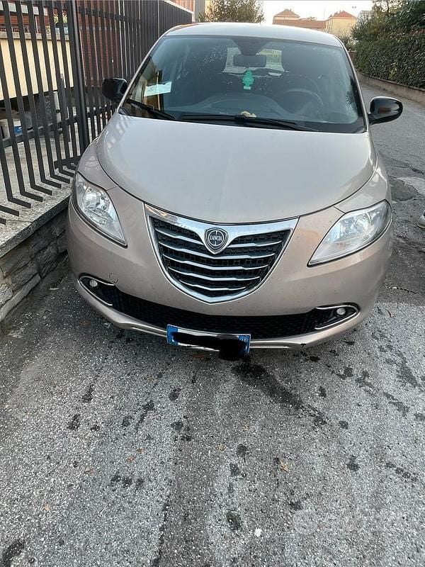 Usata Lancia Ypsilon Gold 69 CV (50 kW) 2012 Utilitaria