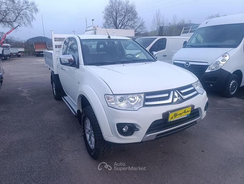Usata Mitsubishi L200 178 CV (130 kW) 2014 Bianco Pick-up