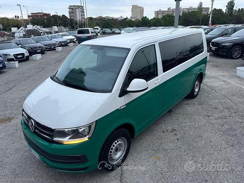 Usata VW Caravelle Comfortline 150 CV (110 kW) 2016 Verde Monovolume