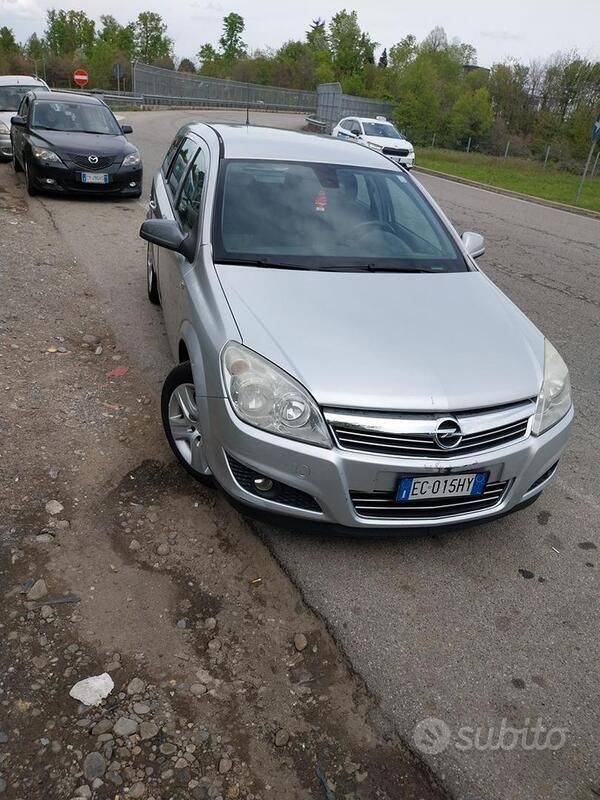 Usata Opel Astra 116 CV (85 kW) 2010 Grigio Station wagon
