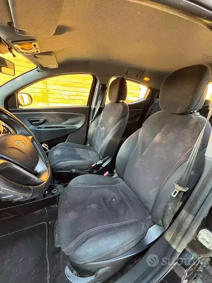 Usata Lancia Ypsilon 60 CV (44 kW) 2014 Nero Utilitaria