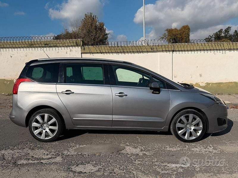 Usata Peugeot 5008 Allure 150 CV (110 kW) 2016 Argento Berlina