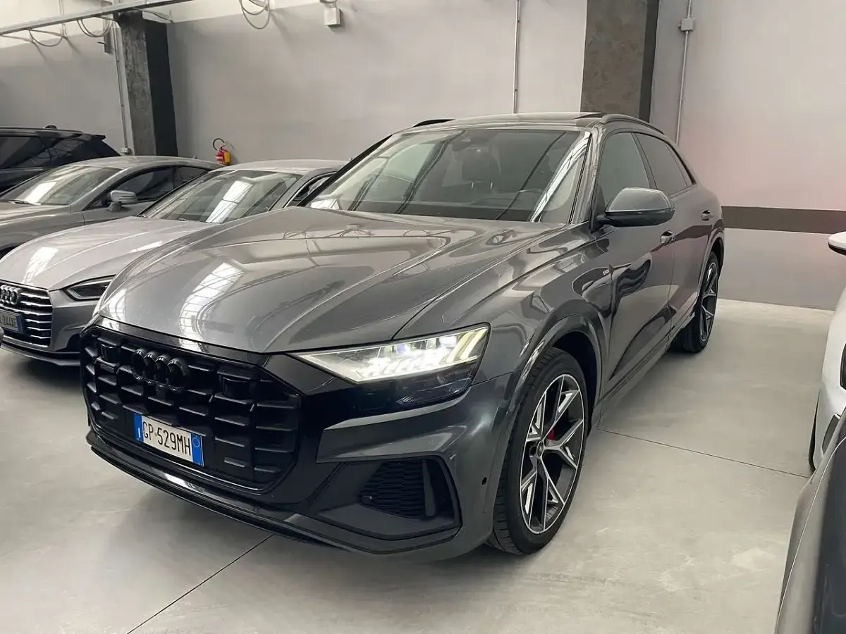 Usata Audi Q8 S-Line 286 CV (210 kW) 2023 Grigio SUV