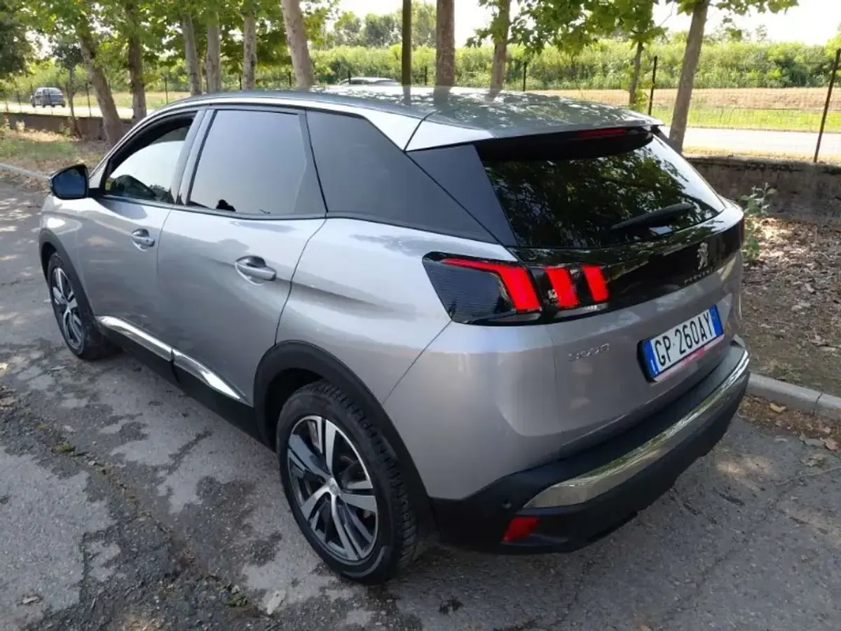 Usata Peugeot 3008 Allure 131 CV (96 kW) 2023 Grigio SUV