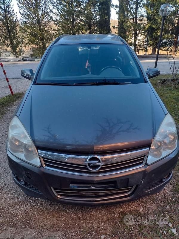 Usata 2009 Opel Astra Station wagon | 1400 € (Buon prezzo) - Immagine 1/4