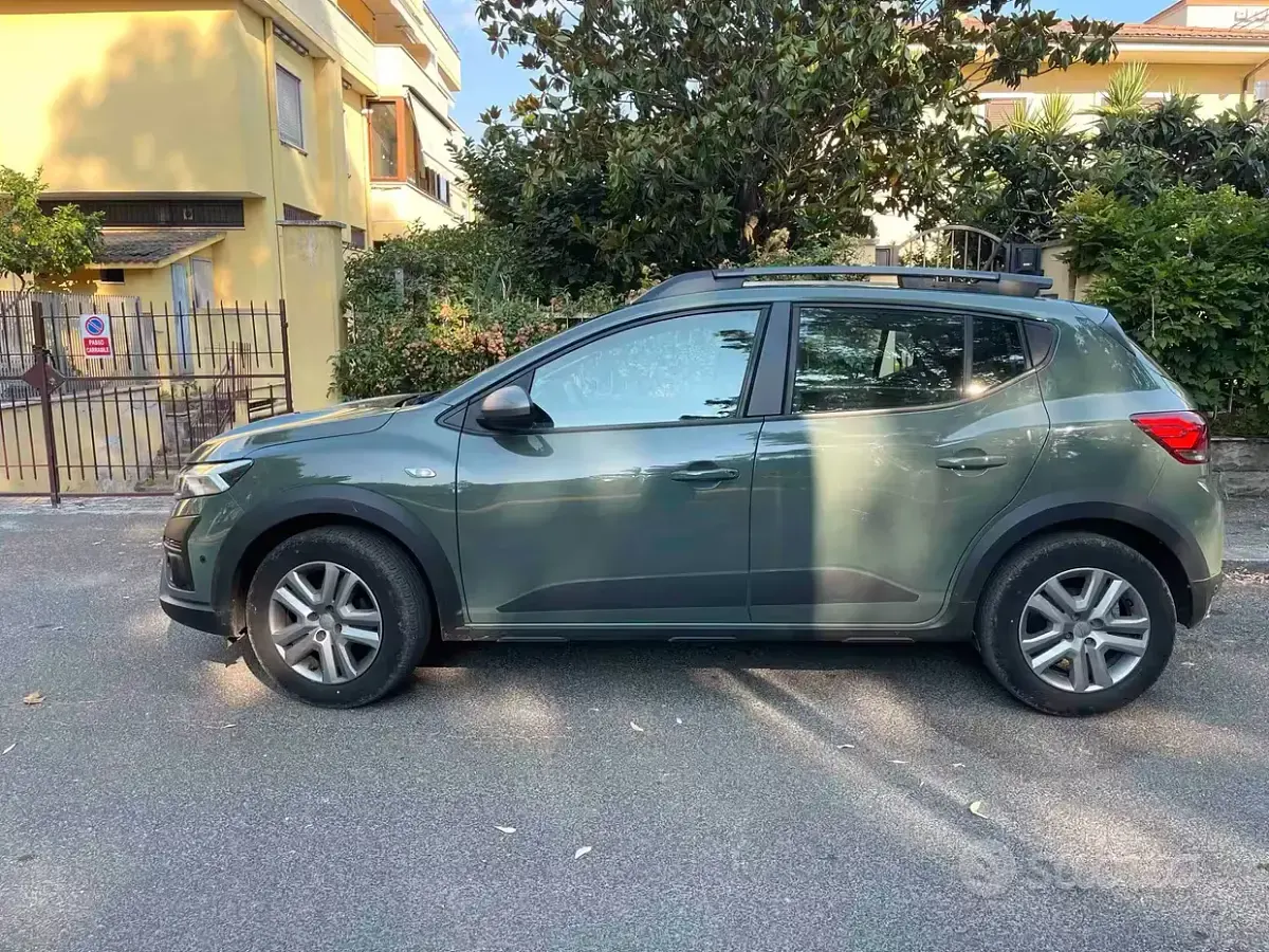 Usata Dacia Sandero Expression 101 CV (74 kW) 2023 Verde SUV